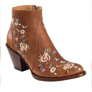 Shyanne Millie Floral Embroidered Booties Round Toe size 6.5